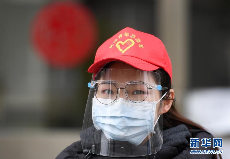 (習近平致敬的戰“疫”英雄·志愿者篇·圖文互動)(4)他們,微光成炬照征程