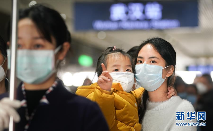 (聚焦疫情防控)(4)武漢站重啟日: 1.2萬名湖北鄉親坐高鐵回家