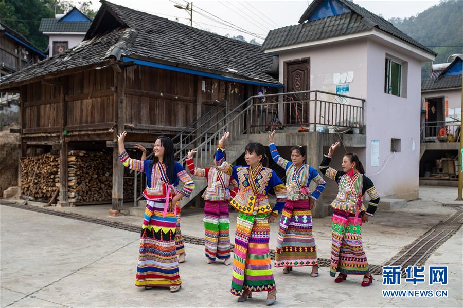 (決戰決勝脫貧攻堅·圖文互動)(3)“孩子再也不用學打獵了”——拉祜族女獵手告別狩獵