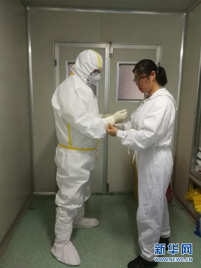 （一線抗疫群英譜·圖文互動(dòng)）（4）山西檢測(cè)員伉儷：疫情不退，決不放松