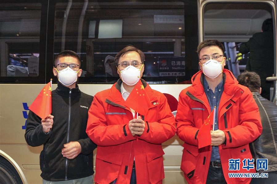 (聚焦疫情防控·圖文互動)(8)分秒必爭!一切為了治病救人——中國抗疫生命至上的生動實(shí)踐