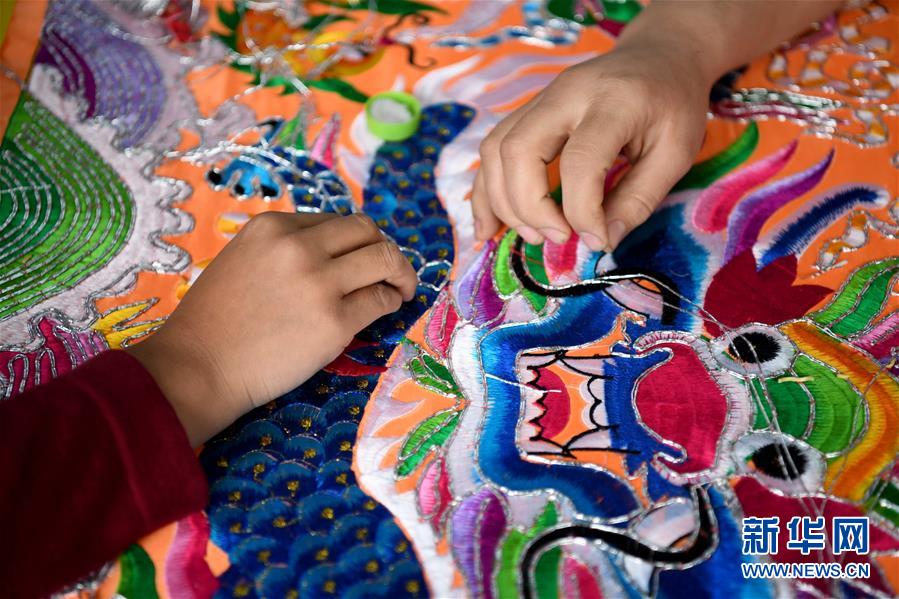 (決戰決勝脫貧攻堅·聚焦三區三州·圖文互動)(5)號角聲里看于田——來自庫爾班大叔故鄉的脫貧報告