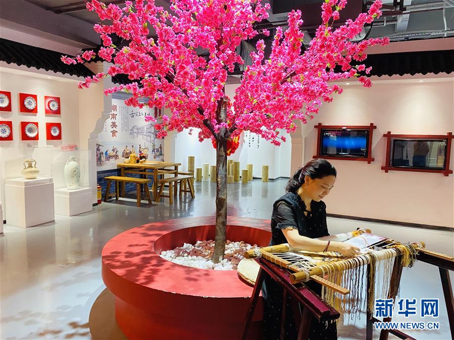 (圖文互動(dòng))(2)“泥書”老“絕活” “非遺”新“芳華”