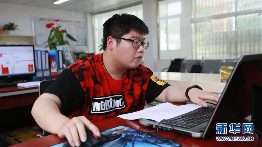 (新華全媒頭條·圖文互動)(3)青春,在希望的田野上——大別山區尋訪“城歸”大學畢業生