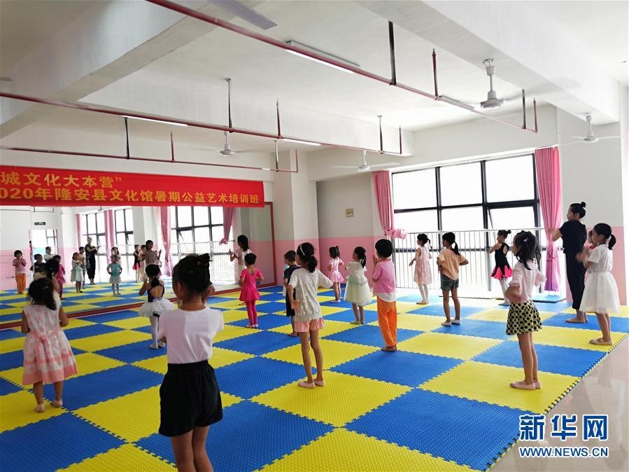 （特別的暑期生活·圖文互動）（2）她們的愿望，在這個假期實現——廣西隆安易地扶貧搬遷安置區暑期見聞