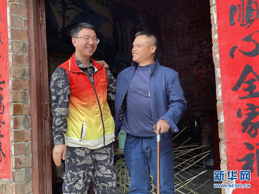 (在習(xí)近平新時(shí)代中國特色社會(huì)主義思想指引下——新時(shí)代新作為新篇章·習(xí)近平總書記關(guān)切事·圖文互動(dòng))(4)青春做伴,西部放歌——走近扎根西部建設(shè)邊疆的大學(xué)生們