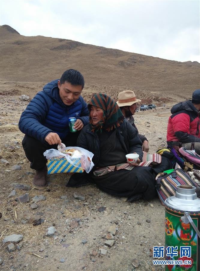 (在習(xí)近平新時(shí)代中國特色社會(huì)主義思想指引下——新時(shí)代新作為新篇章·習(xí)近平總書記關(guān)切事·圖文互動(dòng))(3)青春做伴,西部放歌——走近扎根西部建設(shè)邊疆的大學(xué)生們