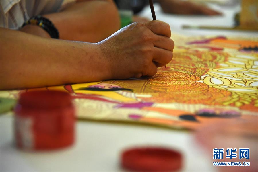 (走向我們的小康生活·圖文互動)(2)放下鋤頭拿畫筆——山東青州農民畫繪出美好新生活