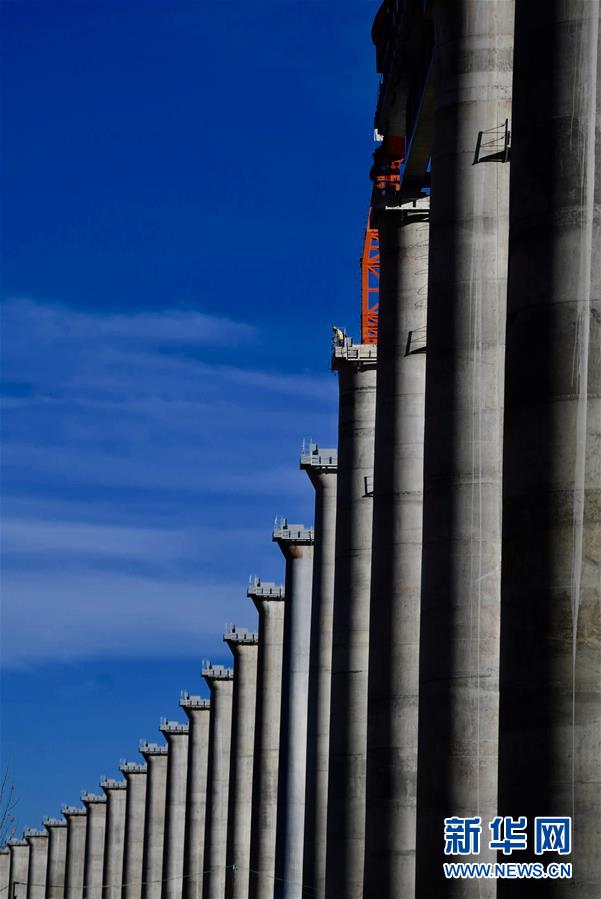 (新華全媒頭條·圖文互動)(11)闊步走在新時代康莊大道上——以習近平同志為核心的黨中央關(guān)心西藏工作紀實
