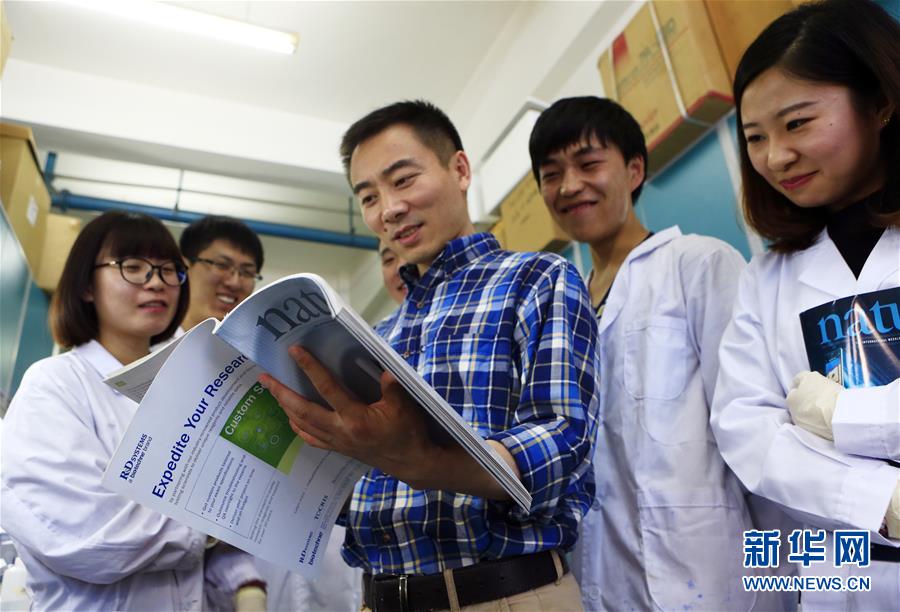 （在習(xí)近平新時(shí)代中國(guó)特色社會(huì)主義思想指引下——新時(shí)代新作為新篇章·習(xí)近平總書(shū)記關(guān)切事·圖文互動(dòng)）（4）終不悔為國(guó)為民，攀高峰只爭(zhēng)朝夕——來(lái)自科學(xué)家們的動(dòng)人故事