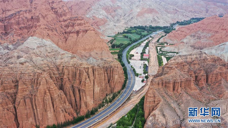 (新華全媒頭條·走向我們的小康生活·決戰決勝脫貧攻堅·圖文互動)(8)高原上綻放的光芒——來自青海攻克深度貧困堡壘的故事