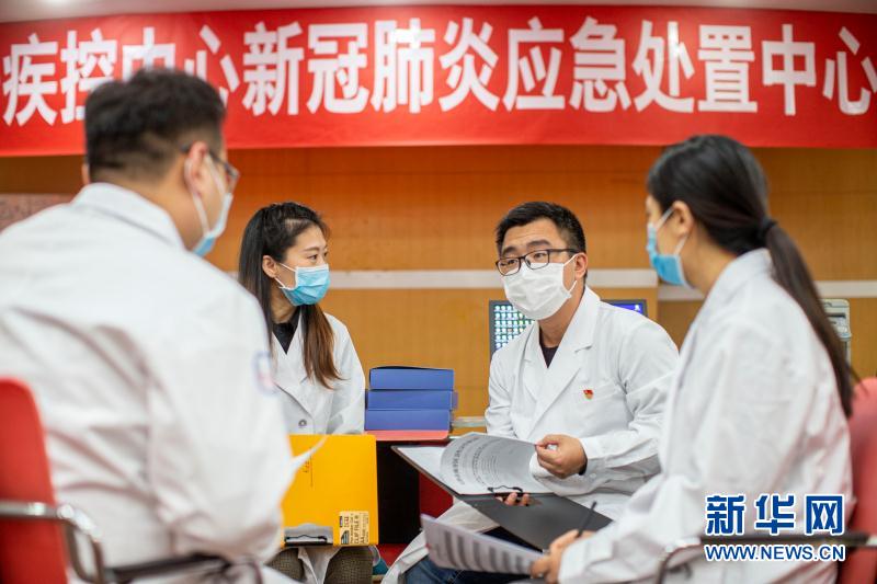 (抗疫一線醫(yī)務(wù)人員英雄群體·圖文互動)(5)合力筑起生命防線——記天津市對口支援恩施州疾控工作隊(duì)