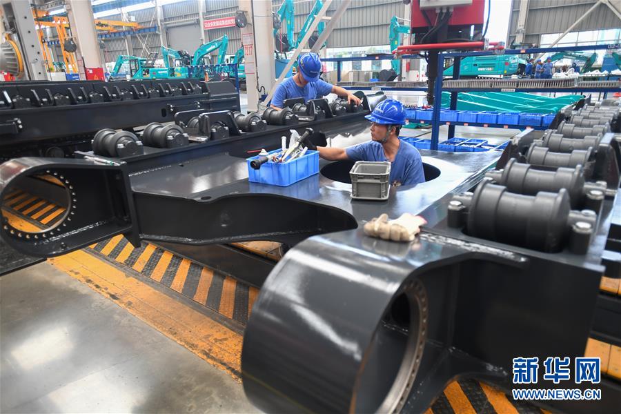 (落實(shí)“六穩(wěn)”“六保”企業(yè)見聞·圖文互動)(4)“智慧工廠”引領(lǐng)“生產(chǎn)節(jié)拍”——走進(jìn)山河智能一探究竟