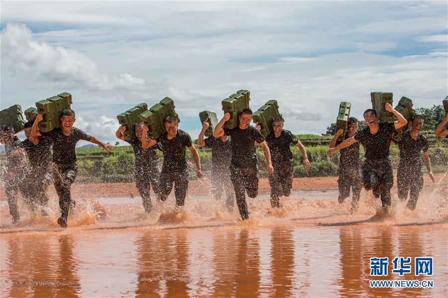 (圖文互動)(1)守護平安的“鋼刀傳人”——記武警云南總隊某支隊機動一中隊