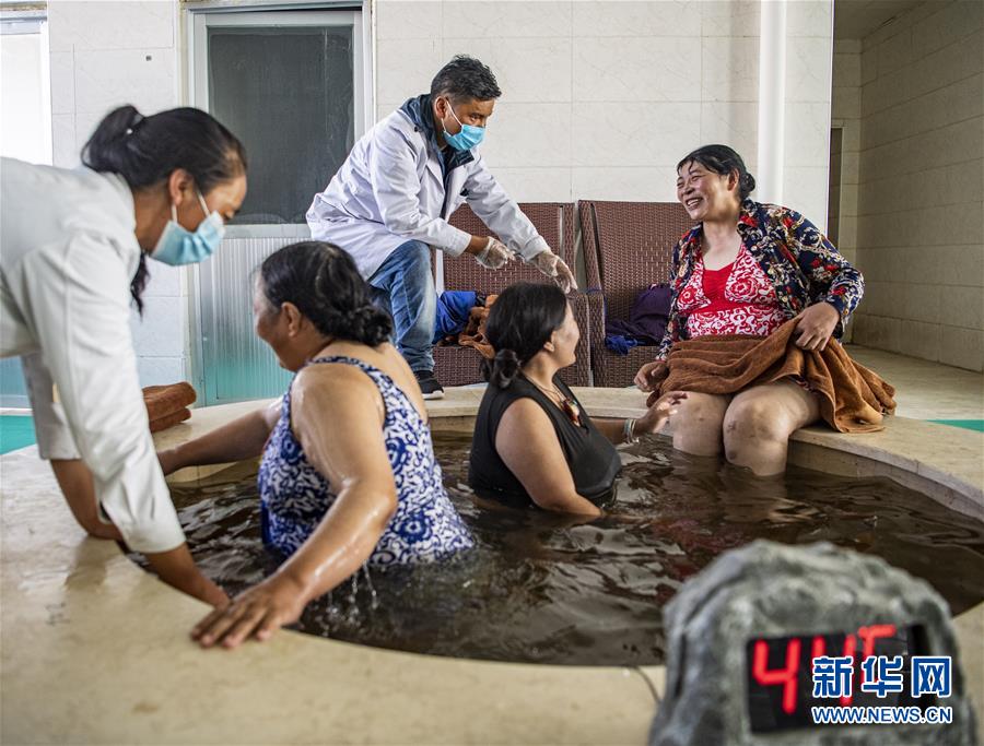 （新華全媒頭條·走向我們的小康生活·圖文互動(dòng)）（10）扎西德勒，我們的新家園——西藏易地扶貧搬遷搬出幸福美好新生活