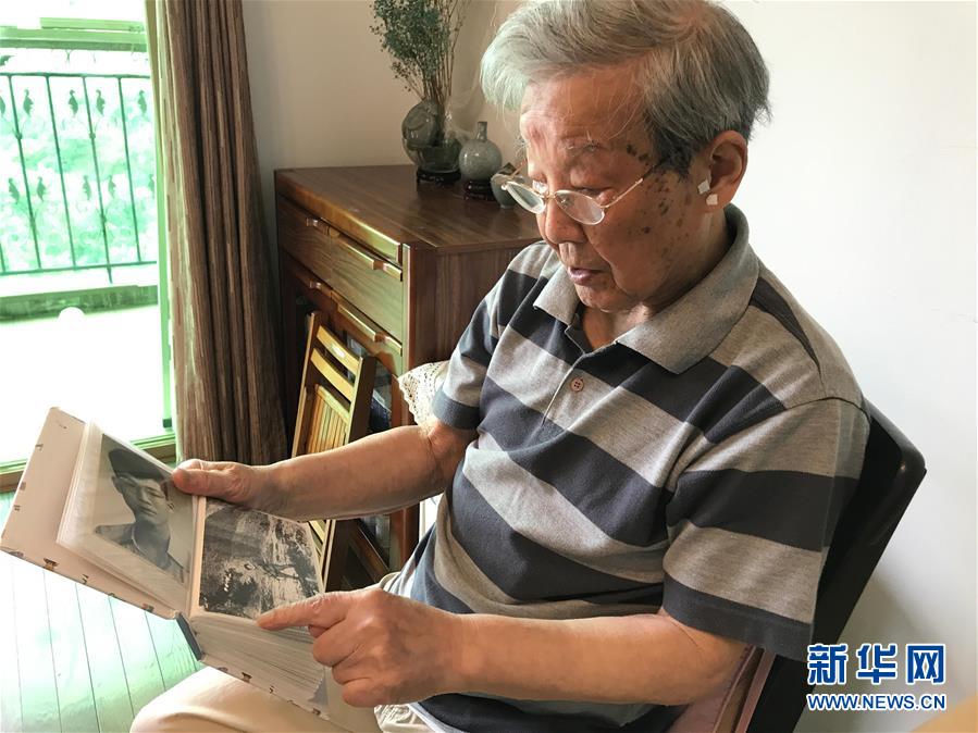 (紀(jì)念抗美援朝70周年·圖文互動(dòng))戰(zhàn)地金達(dá)萊,花兒為誰開?——記志愿軍老戰(zhàn)士文工隊(duì)員任紅舉