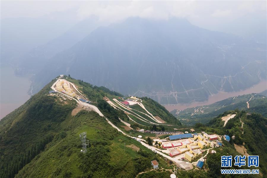 (新華全媒頭條·圖文互動(dòng))(1)決戰(zhàn)決勝奪取脫貧攻堅(jiān)戰(zhàn)全面勝利——寫在第7個(gè)國家扶貧日之際