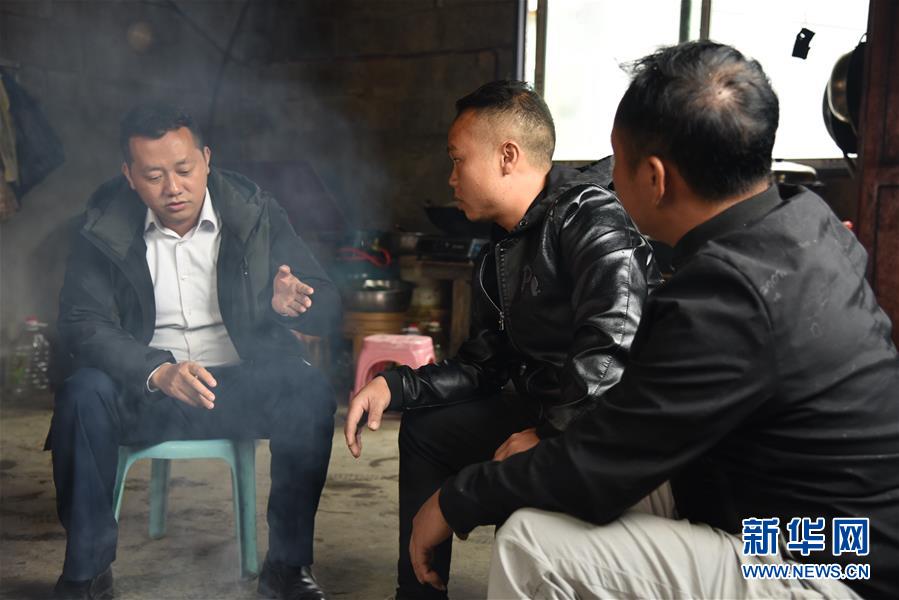 （決戰決勝脫貧攻堅·圖文互動）“父親未完成的事業，我來完成”——貴州父子接力脫貧攻堅