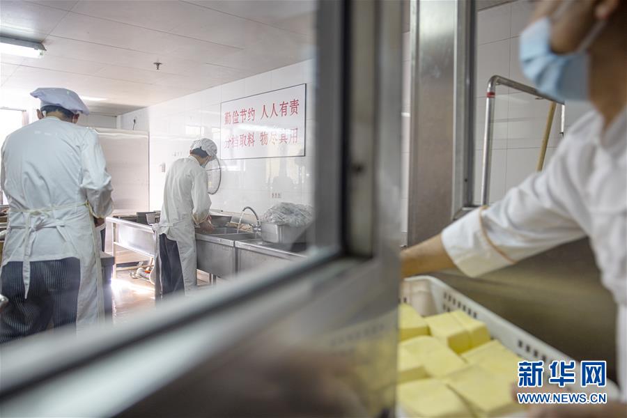 (時政)(9)黨的十九屆五中全會厲行節約反對餐飲浪費見聞
