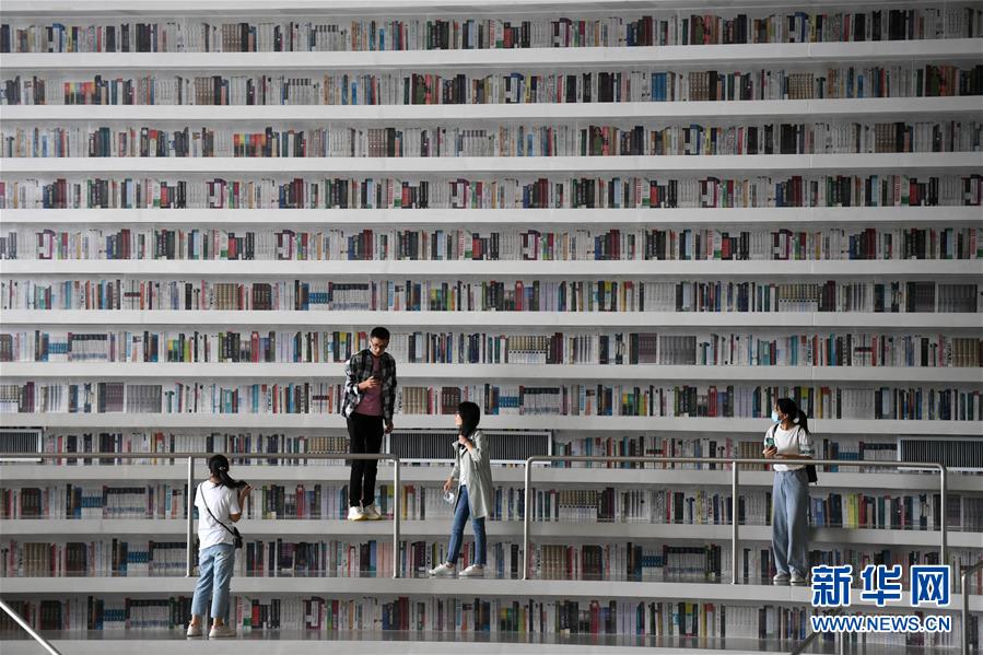 (新華全媒頭條·圖文互動)(4)我們都是讀者——促進全民閱讀 構(gòu)建書香社會