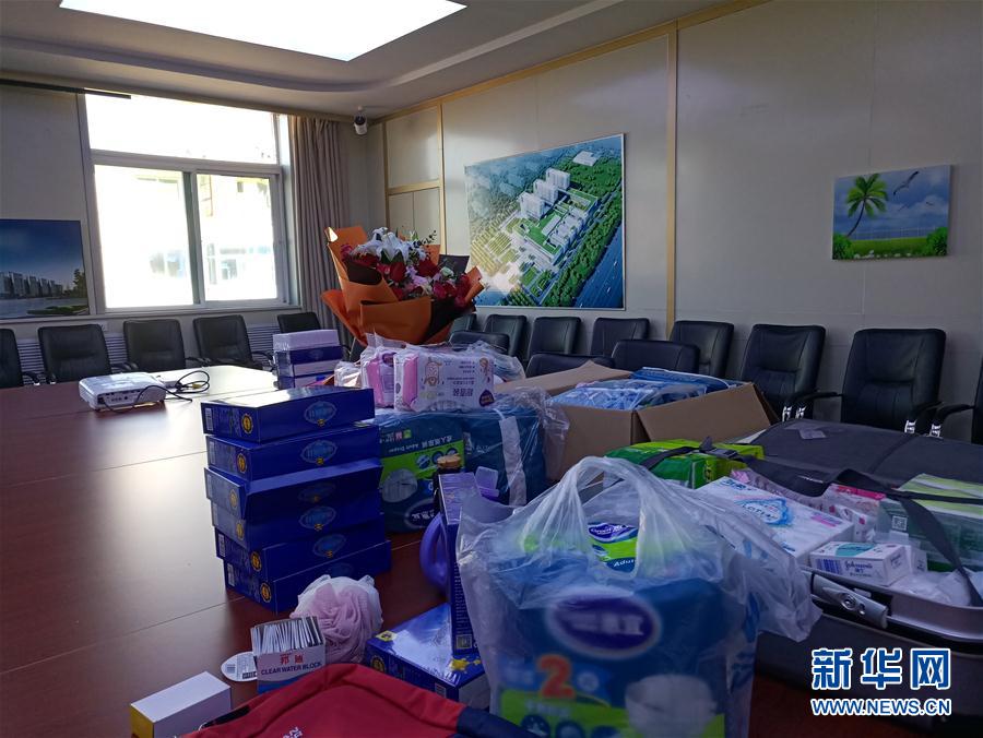 (在習近平新時代中國特色社會主義思想指引下——新時代新作為新篇章·習近平總書記關切事·圖文互動)(4)口罩擋不住你的美——戰“疫”一線巾幗掠影