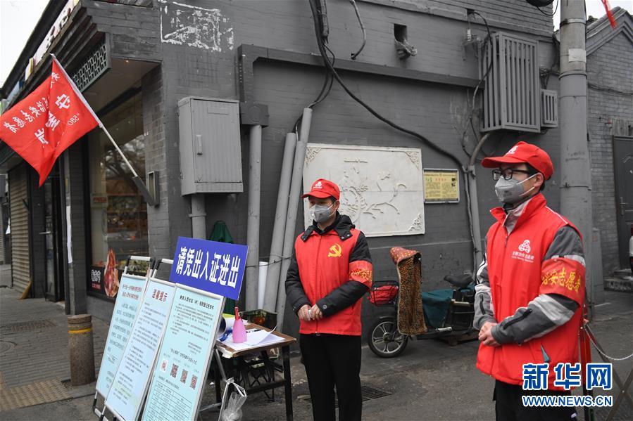 (習(xí)近平致敬的戰(zhàn)“疫”英雄·社區(qū)工作者篇·圖文互動(dòng))(5)他們,堅(jiān)守一線戰(zhàn)風(fēng)雨