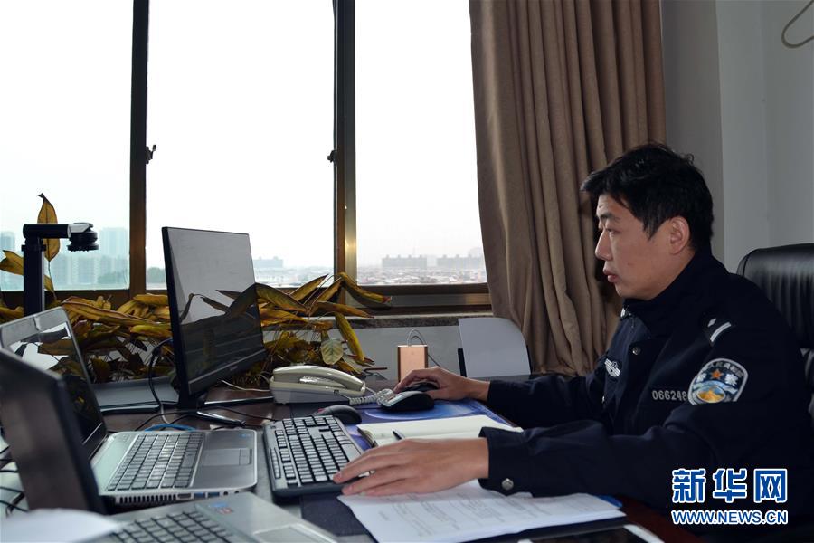 （習近平致敬的戰“疫”英雄·公安干警篇·圖文互動）（8）他們，抗疫一線鑄警魂