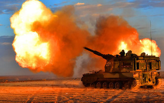 戈壁大漠上演自行火炮分隊對抗，場面霸氣！