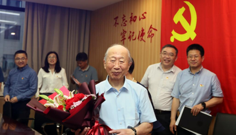 新黨員陳振新：“雖已耄耋，紅心向黨！”