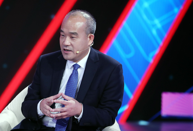 年輕人要有遠大理想，要了解到科技的核心要素所在，專心，靜下心來打好基礎。