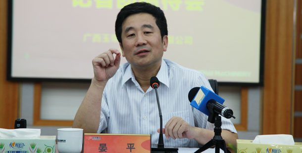 玉柴集團(tuán)公司董事局主席晏平——大家可能不一定認(rèn)識(shí)我，但是大家一定坐過(guò)裝配玉柴發(fā)動(dòng)機(jī)的客車、公交車，因?yàn)橛癫癜l(fā)動(dòng)機(jī)裝配在全國(guó)超過(guò)60%的客車、公交車上。玉柴發(fā)動(dòng)機(jī)能夠陪伴大家上班、回家、逛街，我很自豪。我們將繼續(xù)制造更多更好的綠色產(chǎn)品，造福社會(huì)和百姓。