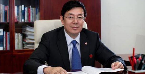 中航飛機(jī)董事長(zhǎng)、分黨組書記方玉峰——中航飛機(jī)要想同國(guó)際航空產(chǎn)業(yè)強(qiáng)者過(guò)招，必須與市場(chǎng)全面接軌，逐步褪去傳統(tǒng)國(guó)有企業(yè)的“光環(huán)”。這就要求我們?nèi)ν七M(jìn)企業(yè)改革，利用上市平臺(tái)，建立先進(jìn)的法人治理結(jié)構(gòu)，建立高效的、敏捷反應(yīng)的價(jià)值創(chuàng)造主體。