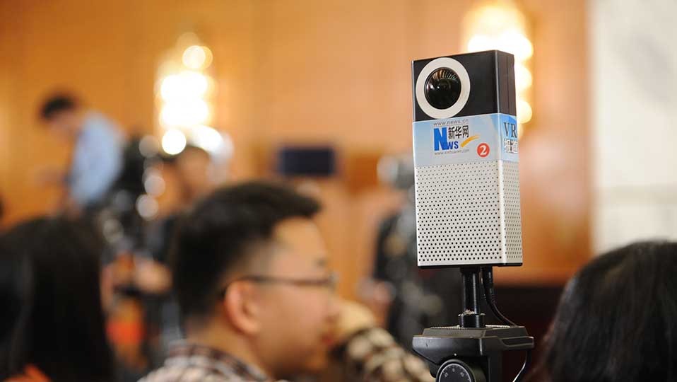 發布會新型報道武器:VR設備
