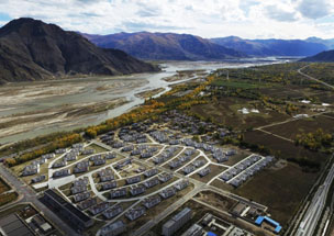 何立峰:進一步實施“五個一批”扶貧