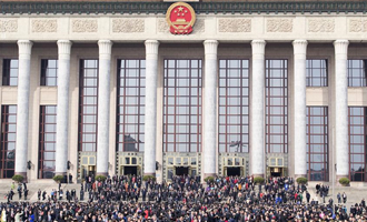 閉幕會后,代表走出人民大會堂