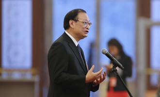 國家中醫藥管理局局長王國強在接受采訪