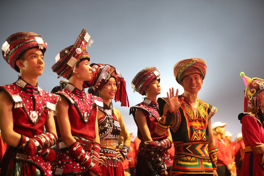 好兒好女好家園，齊心奔小康，共圓中國夢