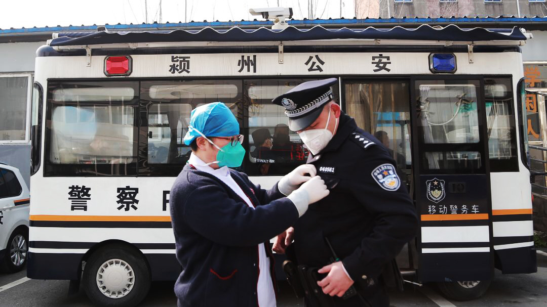 警察魏云龍：咫尺之間，各自奮戰