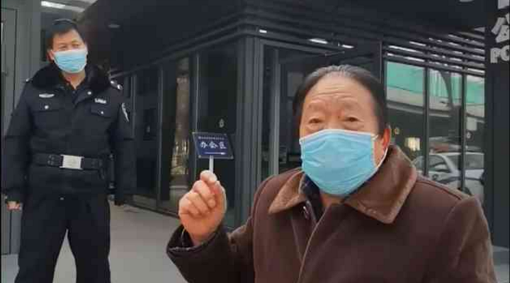 社區封閉，76歲的他為什么要出來