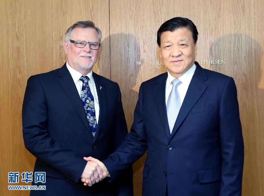 6月14日,中共中央政治局常委、中央書記處書記劉云山在芬蘭羅瓦涅米會見羅瓦涅米市長羅特沃寧。 新華社記者姚大偉攝 6月14日,中共中央政治局常委、中央書記處書記劉云山在芬蘭羅瓦涅米會見羅瓦涅米市長羅特沃寧。 新華社記者姚大偉攝