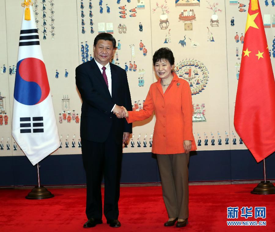 7月3日,國家主席習近平在首爾同韓國總統(tǒng)樸槿惠舉行會談。新華社記者 蘭紅光 攝 7月3日,國家主席習近平在首爾同韓國總統(tǒng)樸槿惠舉行會談。新華社記者 蘭紅光 攝