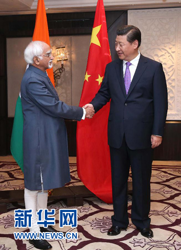 9月18日,國家主席習近平在新德里會見印度副總統兼聯邦院議長安薩里。 新華社記者 龐興雷 攝 9月18日,國家主席習近平在新德里會見印度副總統兼聯邦院議長安薩里。 新華社記者 龐興雷 攝