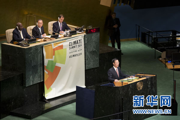 9月23日,國家主席習近平特使、國務院副總理張高麗在紐約聯(lián)合國總部出席聯(lián)合國氣候峰會,在峰會全會上發(fā)表題為《凝聚共識 落實行動構建合作共贏的全球氣候治理體系》的講話。 新華社記者 王曄 攝 9月23日,國家主席習近平特使、國務院副總理張高麗在紐約聯(lián)合國總部出席聯(lián)合國氣候峰會,在峰會全會上發(fā)表題為《凝聚共識 落實行動構建合作共贏的全球氣候治理體系》的講話。 新華社記者 王曄 攝