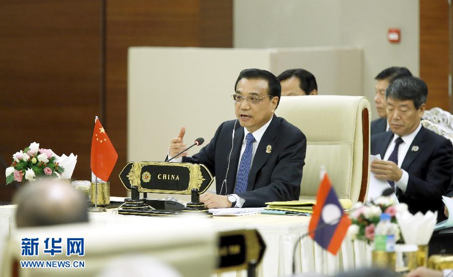 11月13日，中國(guó)國(guó)務(wù)院總理李克強(qiáng)在緬甸內(nèi)比都出席第17次中國(guó)－東盟（10+1）領(lǐng)導(dǎo)人會(huì)議。這是李克強(qiáng)在會(huì)上講話。 新華社記者 鞠鵬 攝