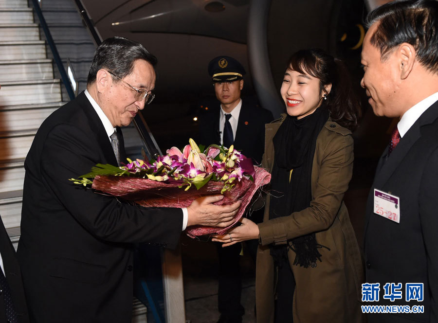 12月25日至27日，中共中央政治局常委、全國政協主席俞正聲對越南進行正式訪問。這是12月25日，俞正聲抵達河內，開始對越南進行正式訪問。 新華社記者馬占成攝