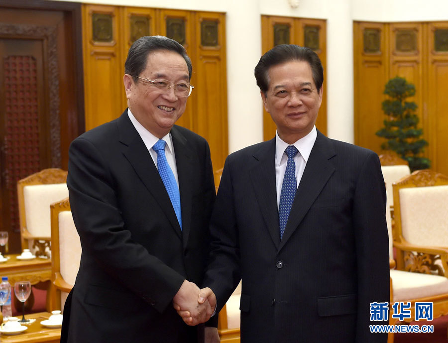 12月25日至27日，中共中央政治局常委、全國政協主席俞正聲對越南進行正式訪問。這是12月26日，俞正聲在河內會見越南政府總理阮晉勇。 新華社記者馬占成攝