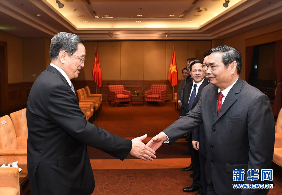 12月25日至27日，中共中央政治局常委、全國政協主席俞正聲對越南進行正式訪問。這是12月25日，俞正聲在河內會見越共中央書記處常務書記黎鴻英。 新華社記者劉建生攝