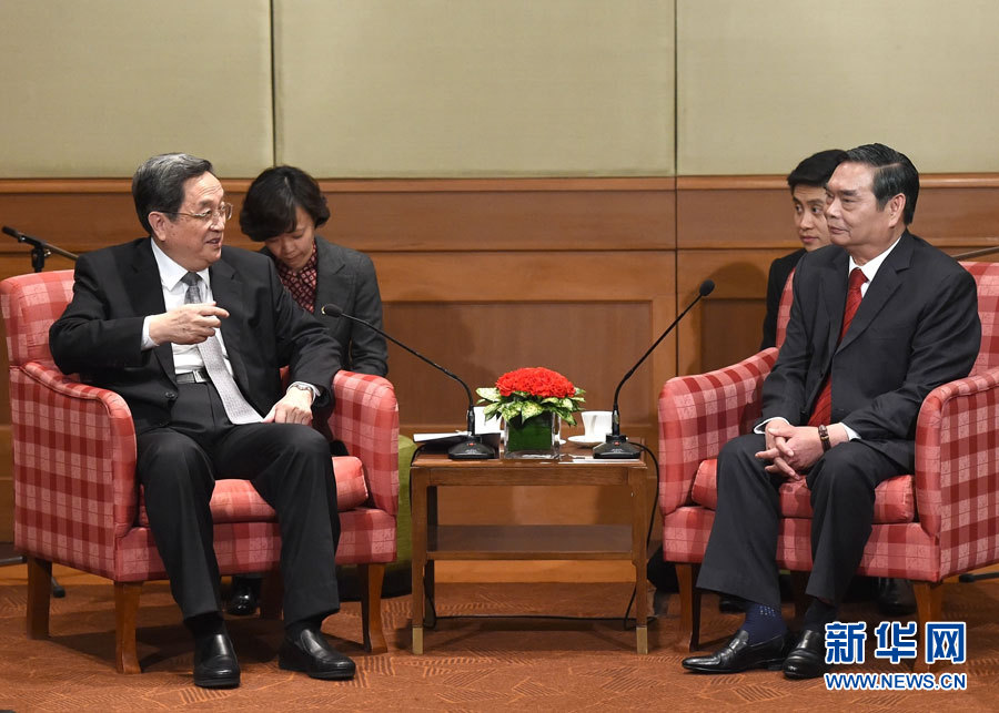 12月25日至27日，中共中央政治局常委、全國政協主席俞正聲對越南進行正式訪問。這是12月25日，俞正聲在河內會見越共中央書記處常務書記黎鴻英。 新華社記者劉建生攝