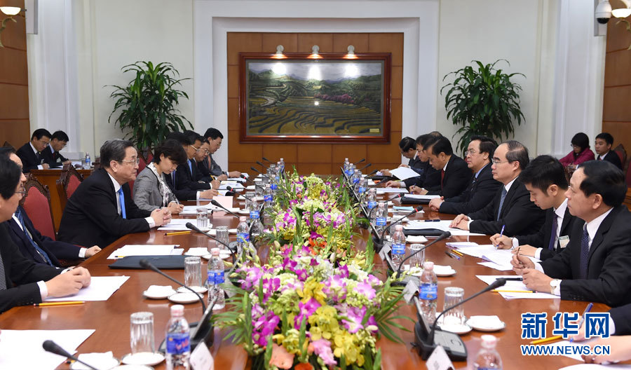 12月25日至27日，中共中央政治局常委、全國政協主席俞正聲對越南進行正式訪問。這是12月26日，俞正聲在河內與越南祖國陣線主席阮善仁舉行會談。 新華社記者馬占成攝