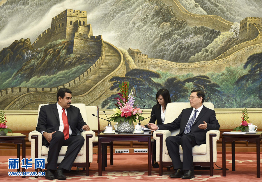 1月8日,全國人大常委會委員長張德江在北京人民大會堂會見委內瑞拉總統馬杜羅。 新華社記者 張鐸 攝 1月8日,全國人大常委會委員長張德江在北京人民大會堂會見委內瑞拉總統馬杜羅。 新華社記者 張鐸 攝